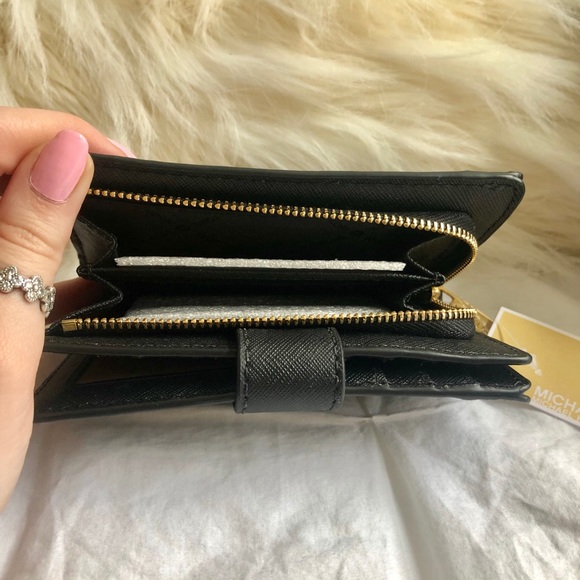 Black Michael Kors Jet Set Wallet - Picture 4 of 5